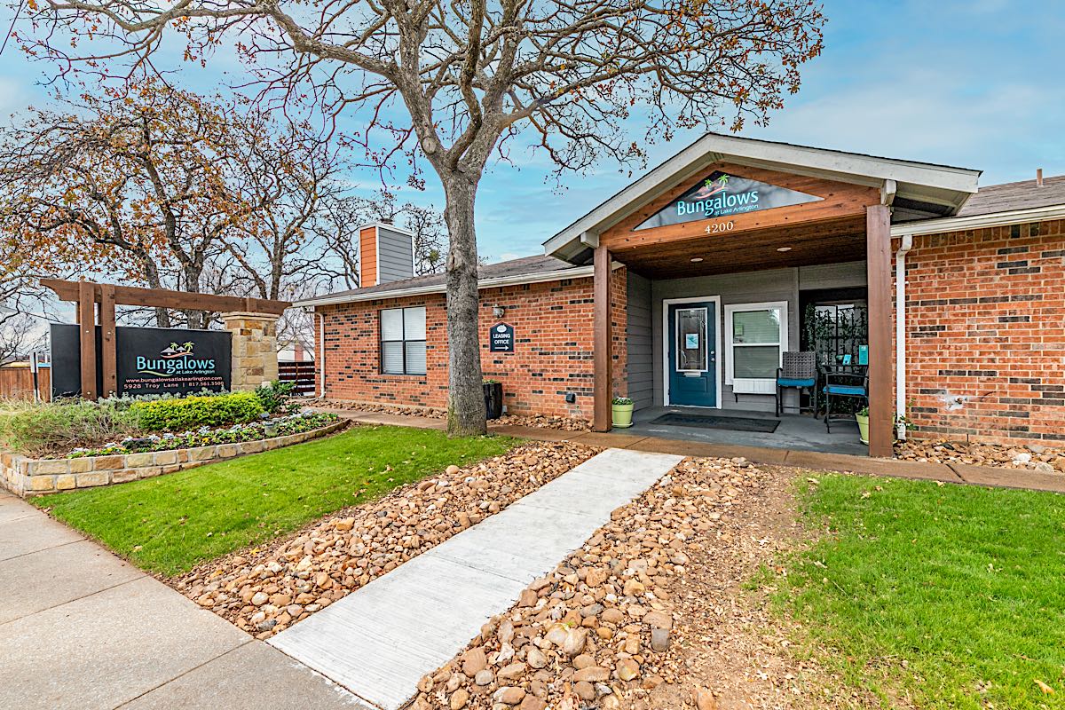 Bungalows at Lake Arlington FluellenHoover Multifamily Group