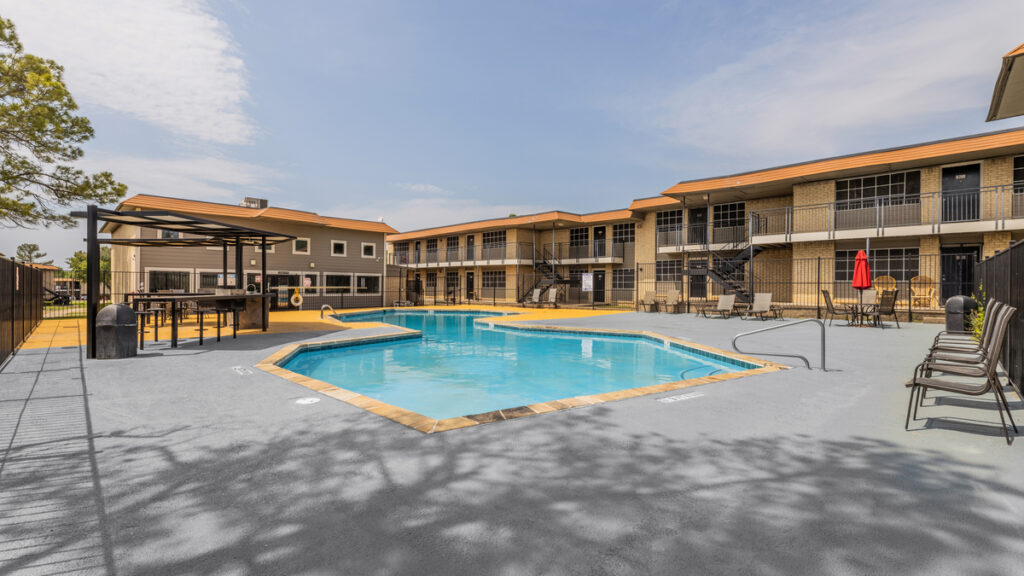 Terraces on the Parkway - Grand Prarie - 001 Alt