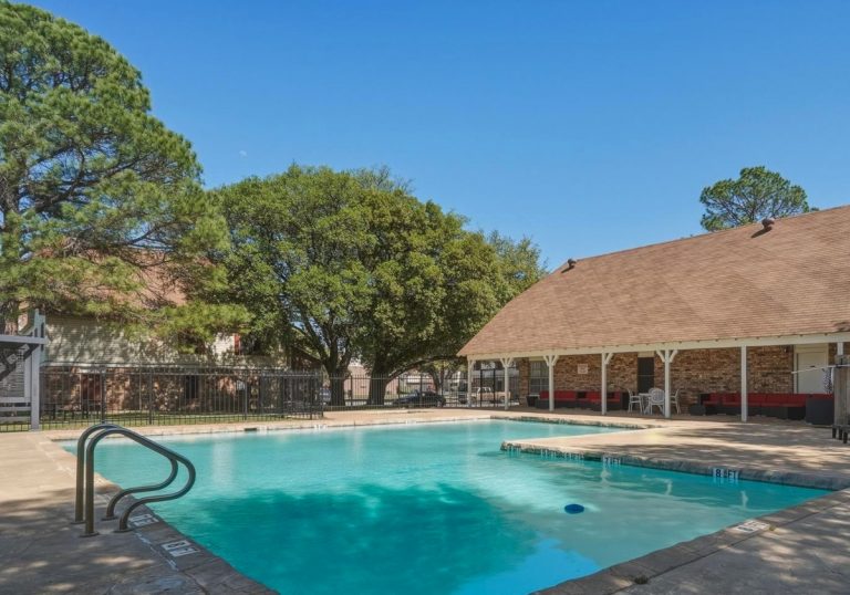 Camelot - Brownwood - 002